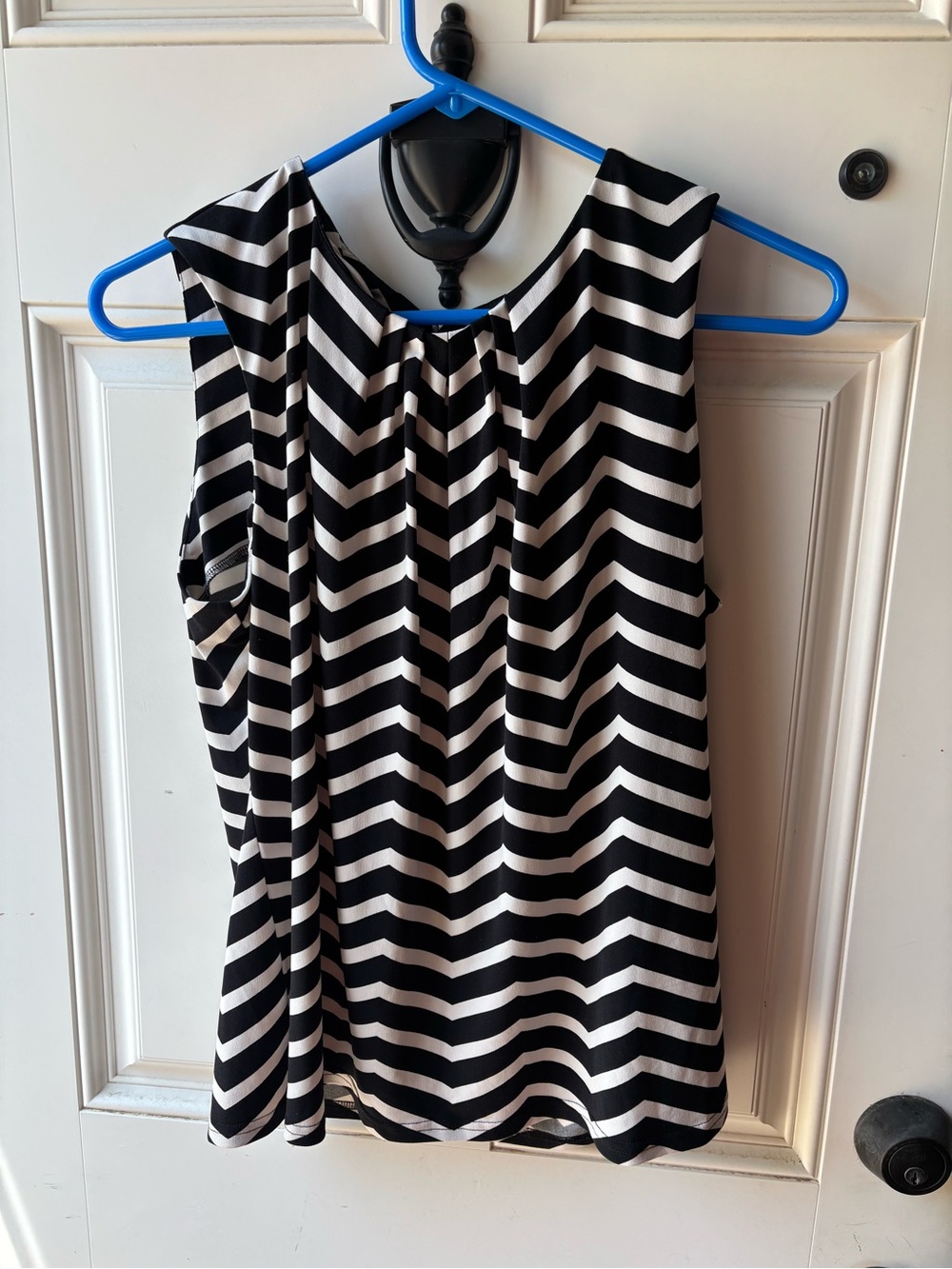 Calvin Klein Black & White Chevron Sleeveless Top size XL.